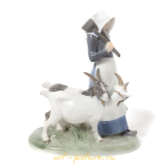The translation of "Девушка с козами Royal Copenhagen" into English is "Girl with Goats Royal Copenhagen."