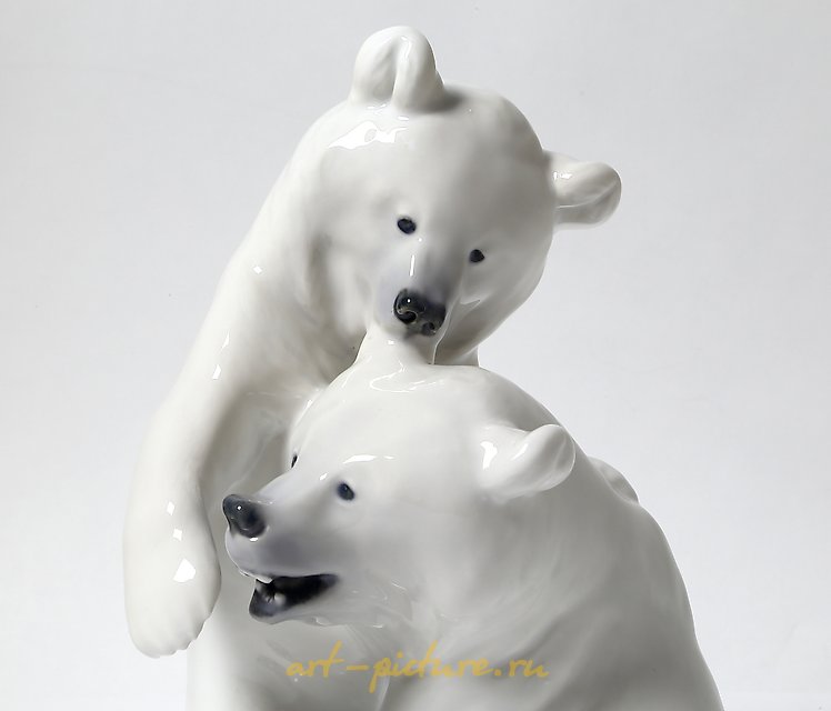 一对玩耍的熊。丹麦，哥本哈根，皇家哥本哈根，1898 - 1923年。