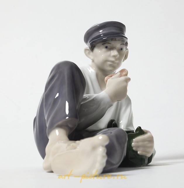 男孩在午餐。丹麦，哥本哈根，皇家哥本哈根。