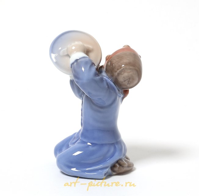 The girl with the plates. Denmark, Copenhagen, Royal Copenhagen.