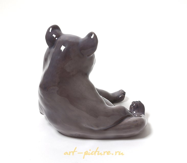 The translation of "Медведь" into English is "Bear."