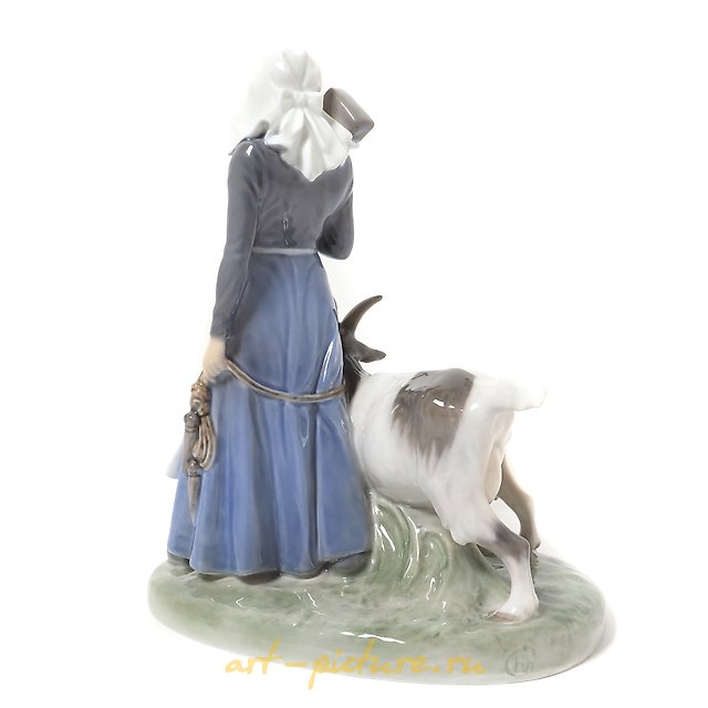 The translation of "Девушка с козами Royal Copenhagen" into English is "Girl with Goats Royal Copenhagen."