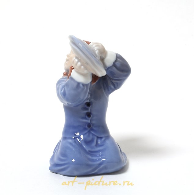 The girl with the plates. Denmark, Copenhagen, Royal Copenhagen.