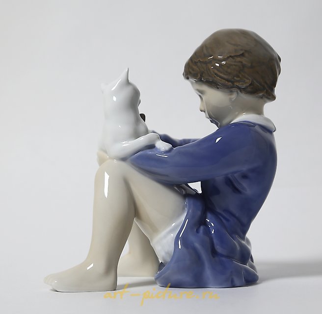 女孩与猫。丹麦，哥本哈根，皇家哥本哈根