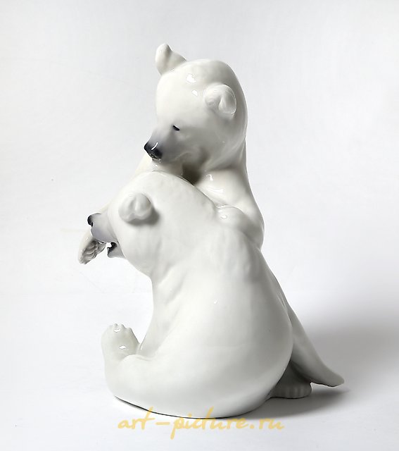 一对玩耍的熊。丹麦，哥本哈根，皇家哥本哈根，1898 - 1923年。