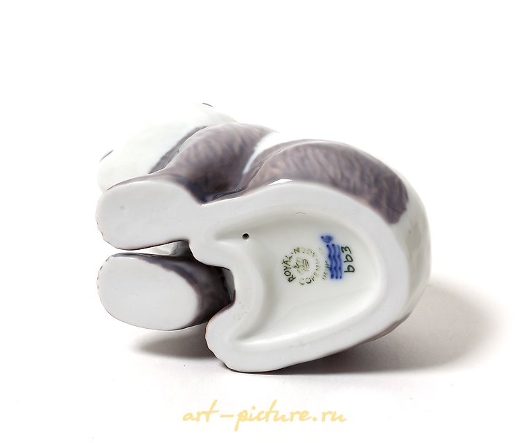 坐着的熊猫。丹麦，哥本哈根，皇家哥本哈根