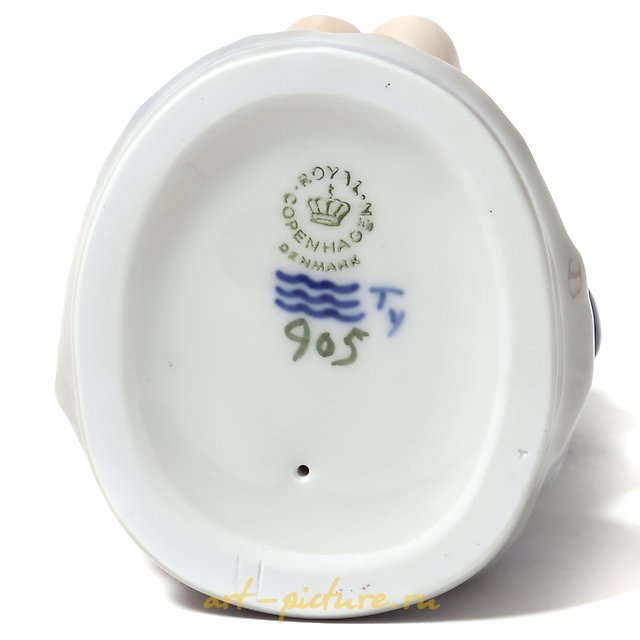 男孩在削棍子。丹麦，哥本哈根，皇家哥本哈根。