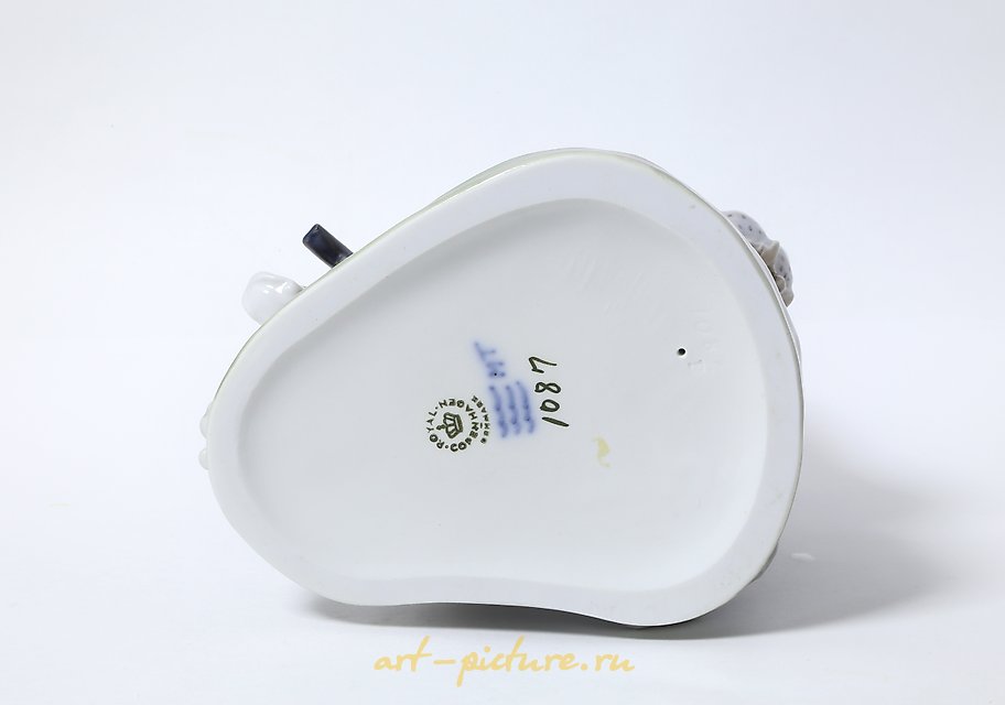 Hunter with a dog. Denmark, Copenhagen, Royal Copenhagen.