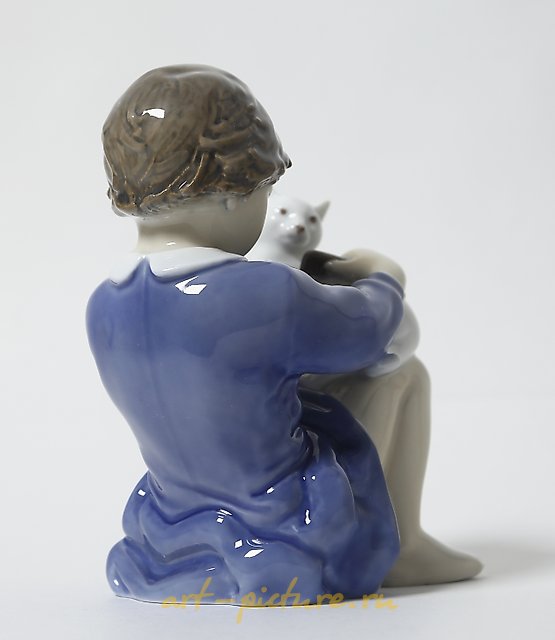 女孩与猫。丹麦，哥本哈根，皇家哥本哈根