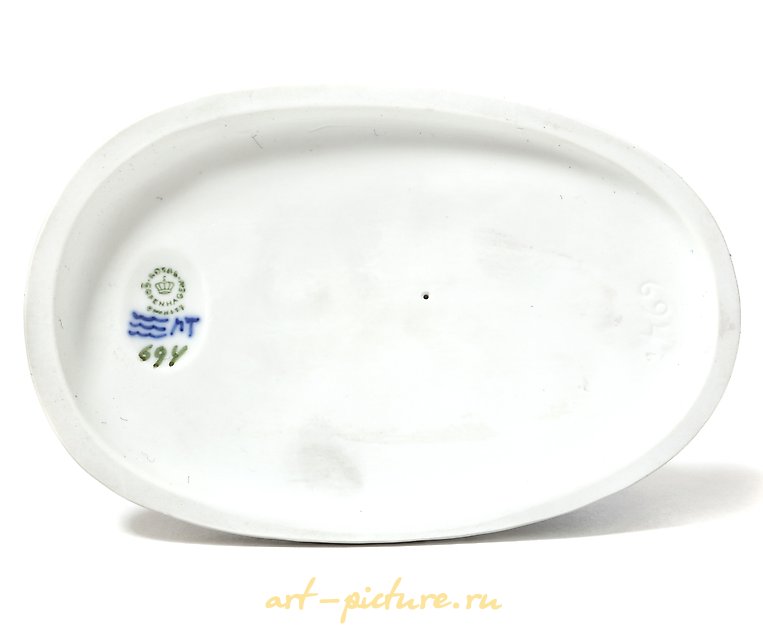 The translation of "Девушка с козами Royal Copenhagen" into English is "Girl with Goats Royal Copenhagen."