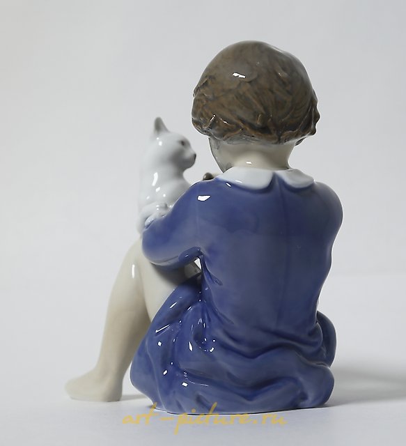 女孩与猫。丹麦，哥本哈根，皇家哥本哈根