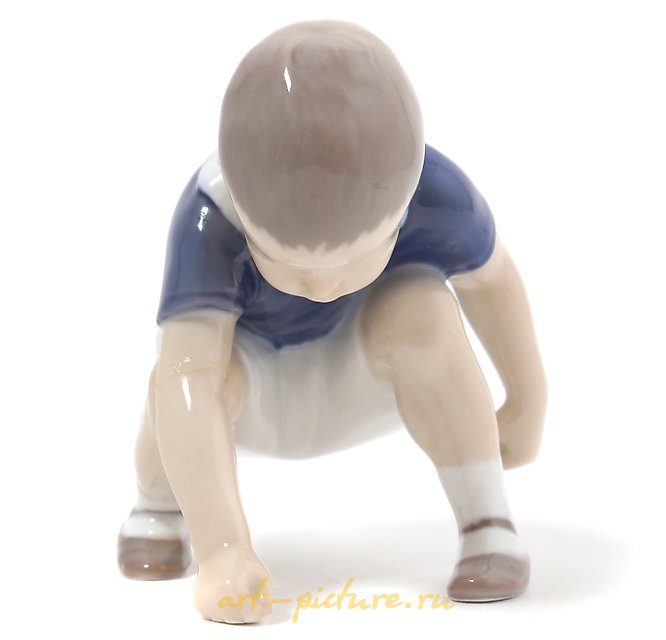 迪基（在柏油路上画画的男孩）。丹麦，哥本哈根，Bing & Grondahl