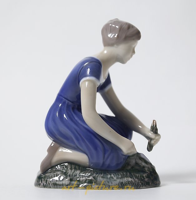Porcelain figurine "Girl Planting Flowers" by Bing Grondahl.
