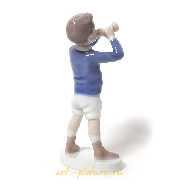 瓷质雕像（小雕塑）吹笛子的小男孩 Bing & Grondahl