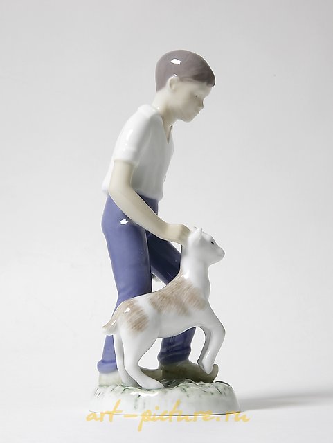 小男孩和小山羊。丹麦，哥本哈根，Bing & Grondahl