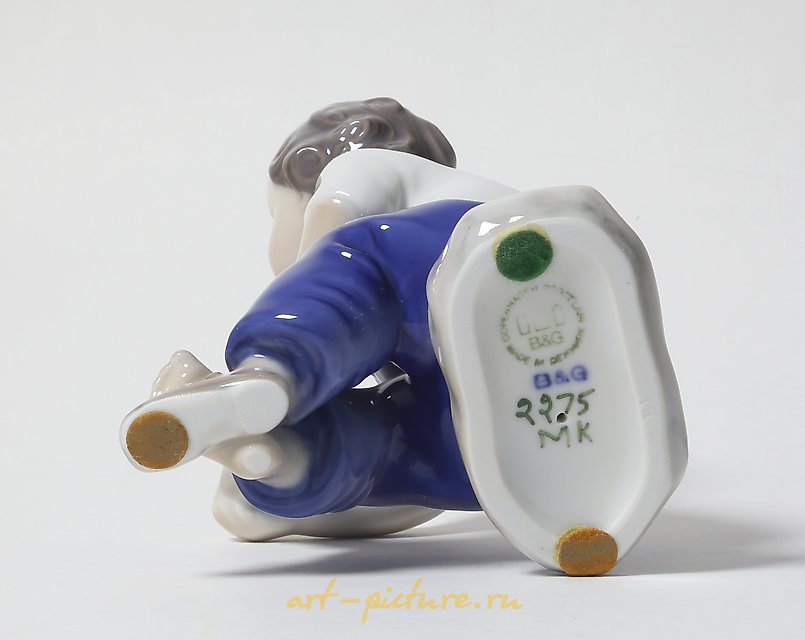 Help me, mom. Denmark, Copenhagen, Bing & Grondahl.