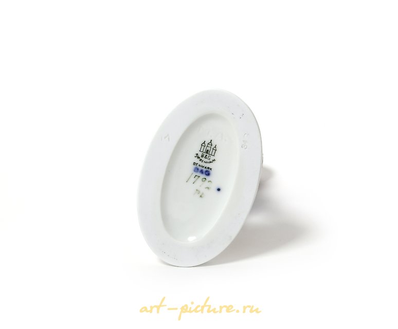 瓷质雕像（小雕塑）吹笛子的小男孩 Bing & Grondahl