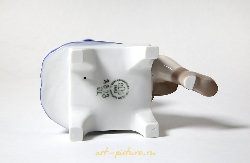 Porcelain figurine (statuette) Marianna. A girl is tying shoelaces Bing Grondahl.