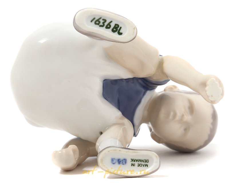 迪基（在柏油路上画画的男孩）。丹麦，哥本哈根，Bing & Grondahl