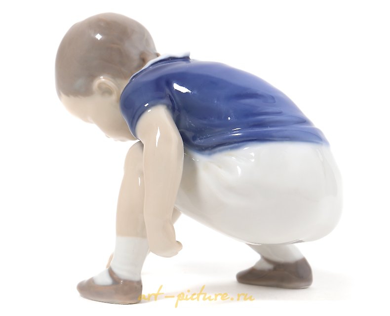 迪基（在柏油路上画画的男孩）。丹麦，哥本哈根，Bing & Grondahl