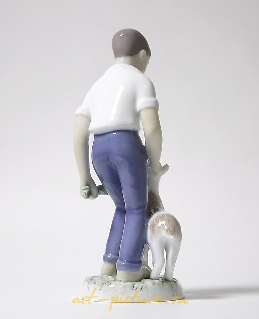 小男孩和小山羊。丹麦，哥本哈根，Bing & Grondahl