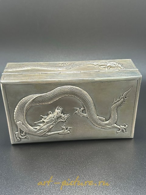 银色盒子（首饰盒）带木质装饰。中国，19世纪末。