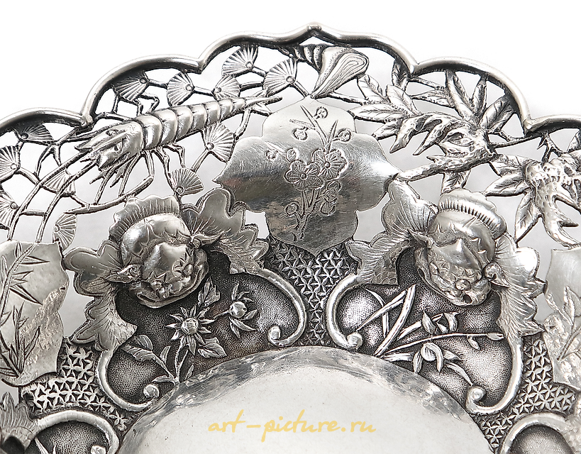 翻译如下：

带翻转手柄的花瓶，中国，136克，950件，边缘高度3厘米，碗的直径14厘米，提起手柄的高度10厘米。