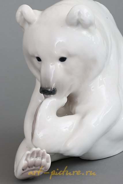 瓷雕“北极熊”。皇家哥本哈根