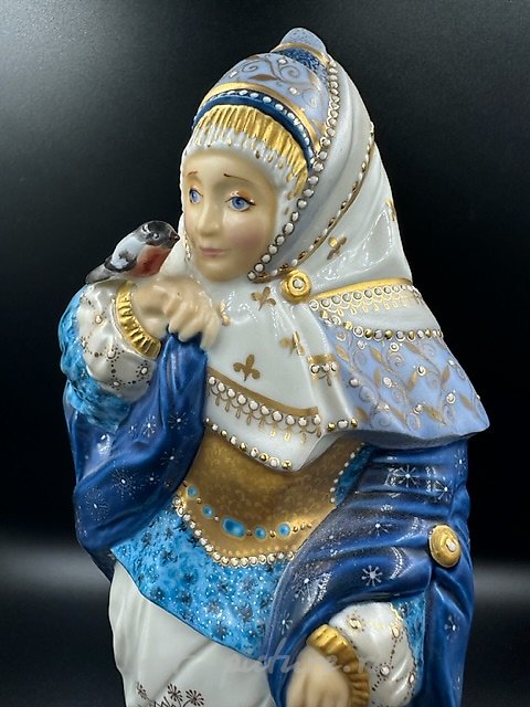 The sculpture "Winter" is decorated.