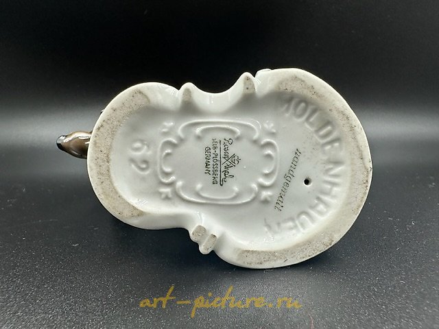 Porcelain figurine of a dachshund. Germany. Rosenthal.