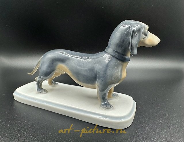 The translation of the text is: "figurine Dachshund Metzler & Ortloff Germany."