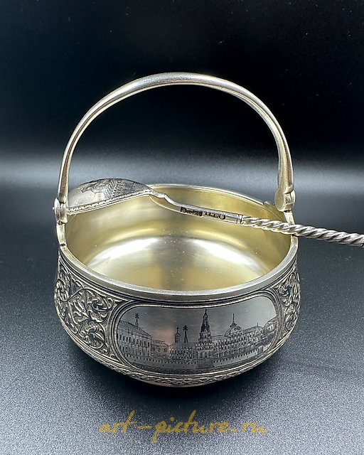 Silver vase with blackened decoration, Semenov. Russia, 1908 - 1917.