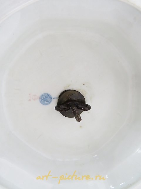 VASE ON AN OCTAGONAL BASE WITH BISCUIT HANDLES. KPM BERLIN. 1875.