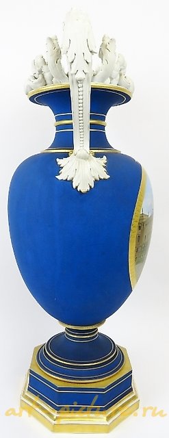 VASE ON AN OCTAGONAL BASE WITH BISCUIT HANDLES. KPM BERLIN. 1875.