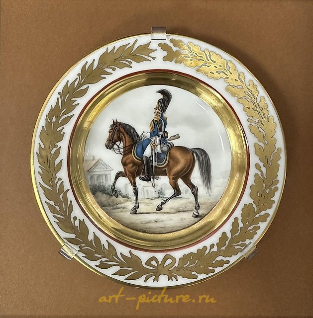 手绘“卫兵骑兵团军官”瓷盘