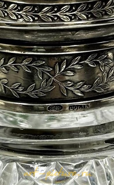 ШТОФ. ХРУСТАЛЬ, СЕРЕБРО BOLIN can be translated into simplified Chinese as:

酒壶。水晶，银 BOLIN