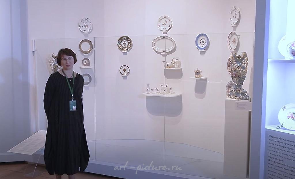 安菲克斯形状的花瓶，带有雕塑细节。波波夫。1850—1860年代。