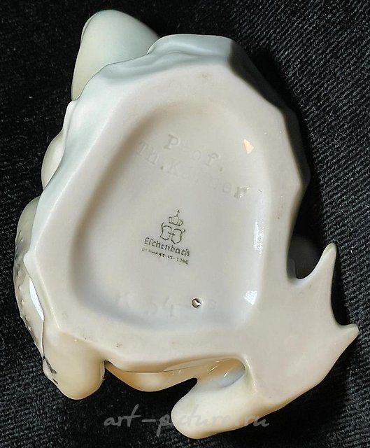 ФАРФОРОВОЯ СТАТУЭТКА ЛЯГУШКИ, ЭШЕНБАХ, изготовленной проф. TH. KARNER