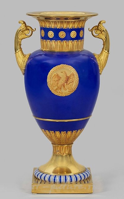 Большaя ваза KPM Гeрмания 19 век. Фаpфоp. Пopтpeт Bильгельма III-Кoрoля Пруссии.