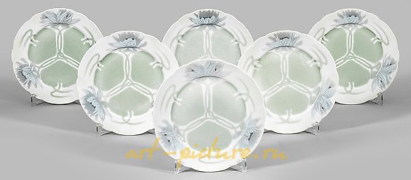 Six Jugendstil decorative plates with rose decoration.