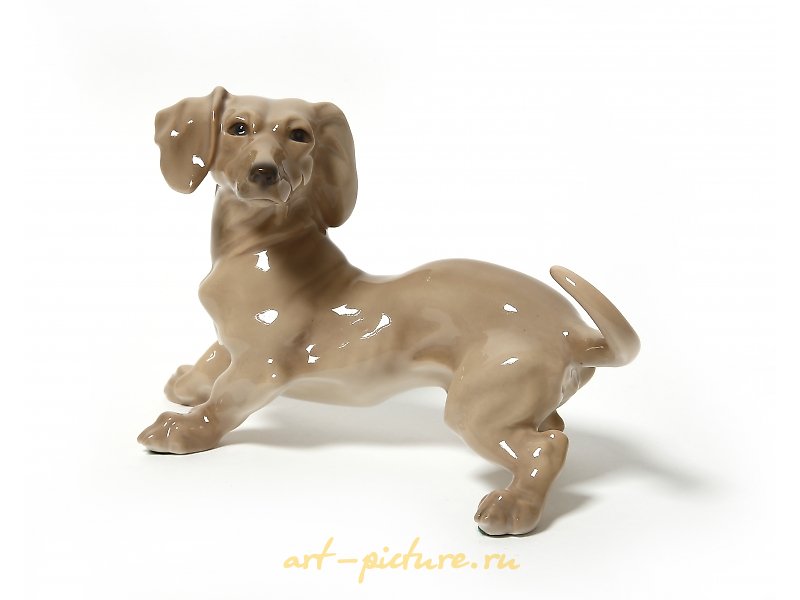 瓷制小雕像“腊肠犬”。Bing & Grondahl。