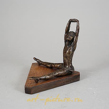 青铜雕像。“体操运动员” 丹麦，皇家哥本哈根。作者：Sterett-Gittings Kelsey（美国，1941年出生）