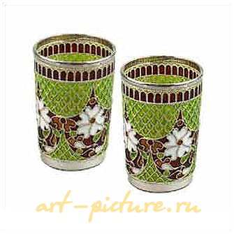 "Стопка витражная эмаль" can be translated into simplified Chinese as "彩色玻璃堆".