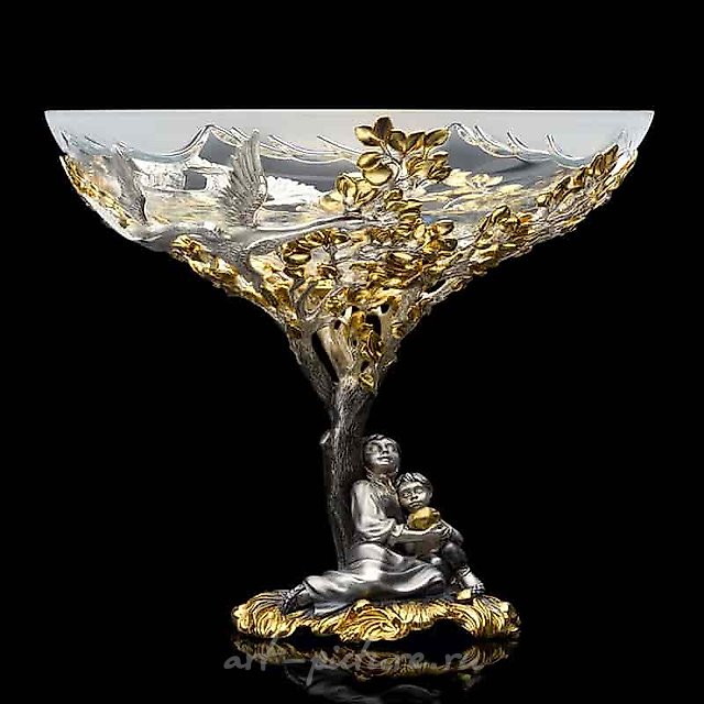 The translation of "Ваза «Гуси-Лебеди»" into English is "Vase 'Geese-Swans'."