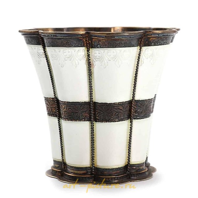 杯子或花瓶“玛格丽特杯”。银，搪瓷。丹麦，A. Michelsen 工作室（丹麦皇室供应商）