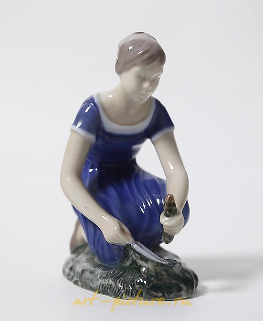 Porcelain figurine "Girl Planting Flowers" by Bing Grondahl.