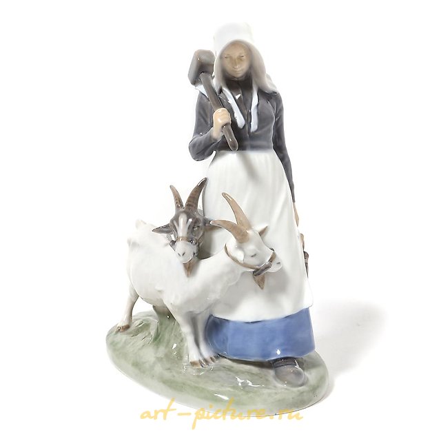 The translation of "Девушка с козами Royal Copenhagen" into English is "Girl with Goats Royal Copenhagen."