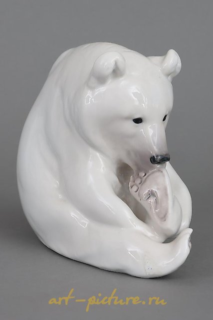 瓷雕“北极熊”。皇家哥本哈根