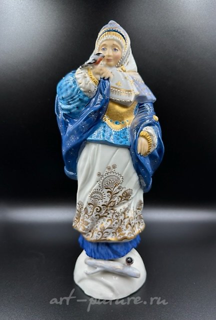 The sculpture "Winter" is decorated.