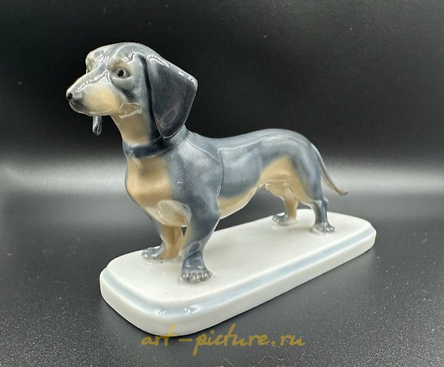The translation of the text is: "figurine Dachshund Metzler & Ortloff Germany."